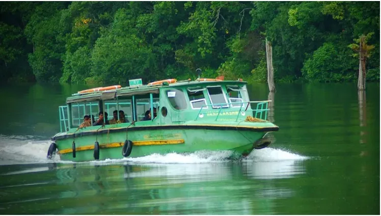 Kashmir boat travel experience - Sunshine Travels