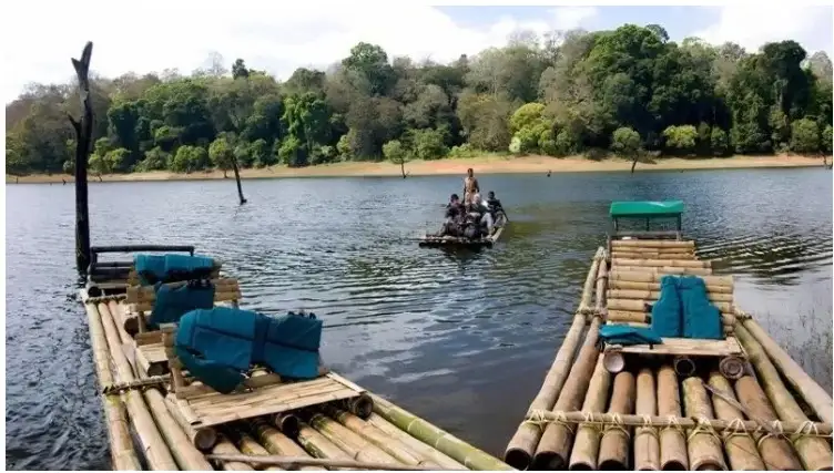 Boat ride travel experience in India - Sunshine Travels
